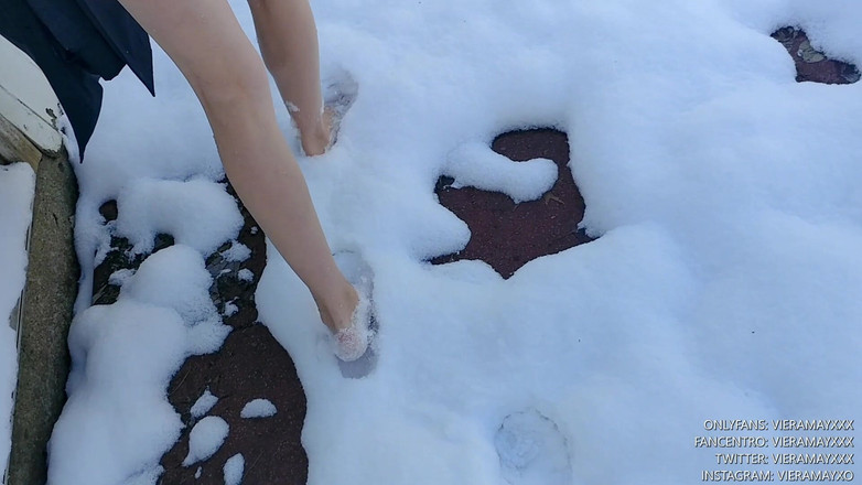 VieraMayXXX: Bikini-snow-engel und barfuß gehen