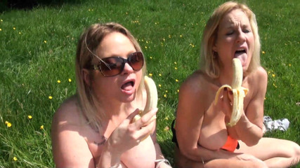 Dirty Doctors Clips - Mature British Lesbians: Lesbische spielzeit im freien