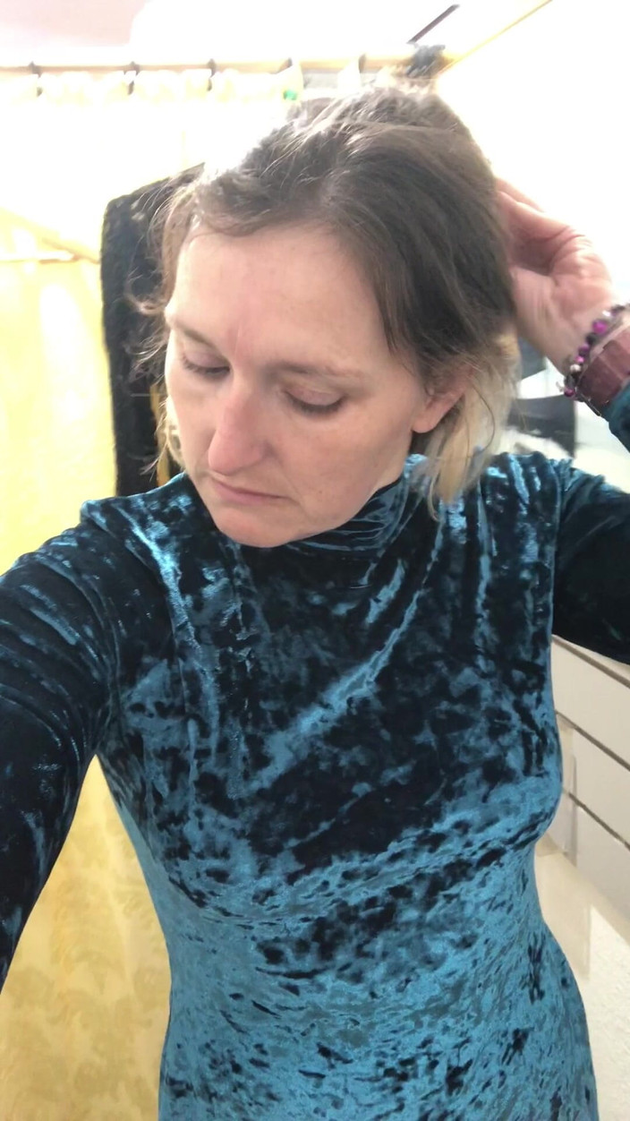 MistressWriggler: Halka açık bir ortamda soyunmanın tek yoludur!