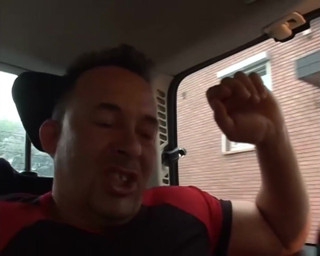Vintage Climax: Ruiva milf com óculos adora sexo no carro