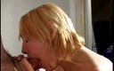 Oral Sluts: Otäck gammal dimmig tillåter söt blond brud att röka en...
