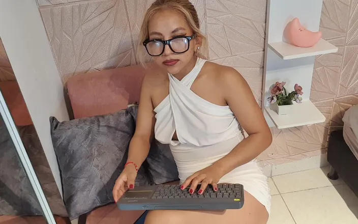 AgataDelphine: Very Elegant I'm Putting My Fingers