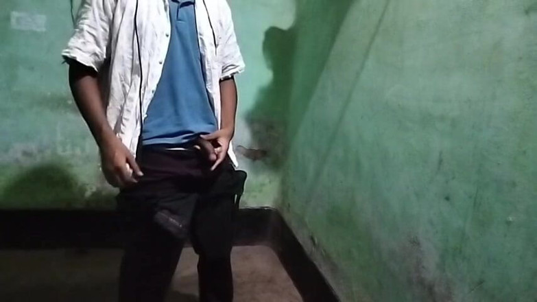 Desi Tits: Doctorul se stăpânește rapid în camera loker (văzând după cadoul homosexualului)