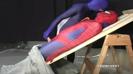 Crunch Boy: Seks fetish dengan pakaian super hero