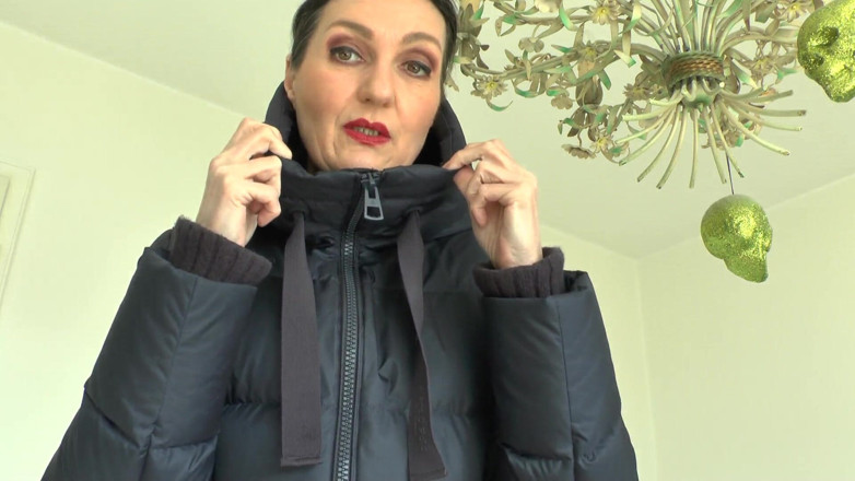 Lady Victoria Valente: Тест на молнии для темно-синего пуховика, леди Виктория Валенте