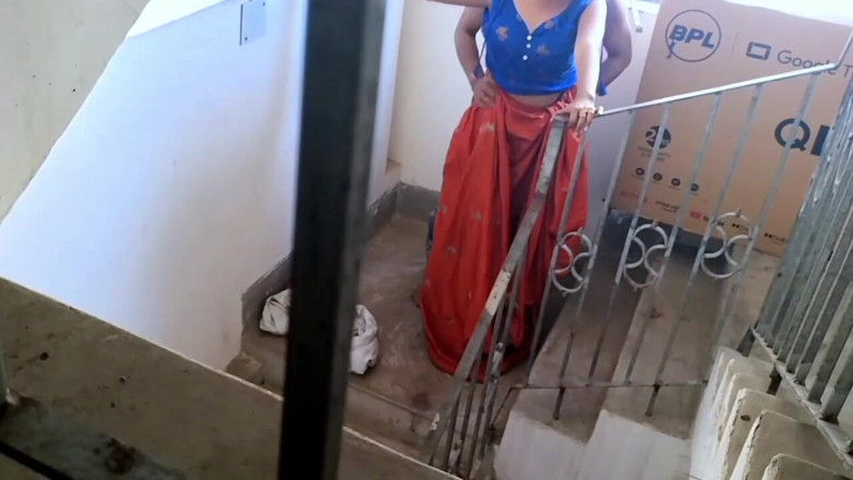 Fantacycutting: India esposa follada en casa por un repartidor de tv...
