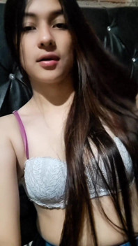 20-year-old Girl Masturbates
