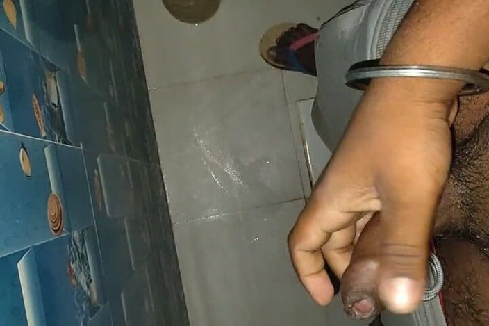 uthapparobin: 화장실에서 자위하는 인도 자지
