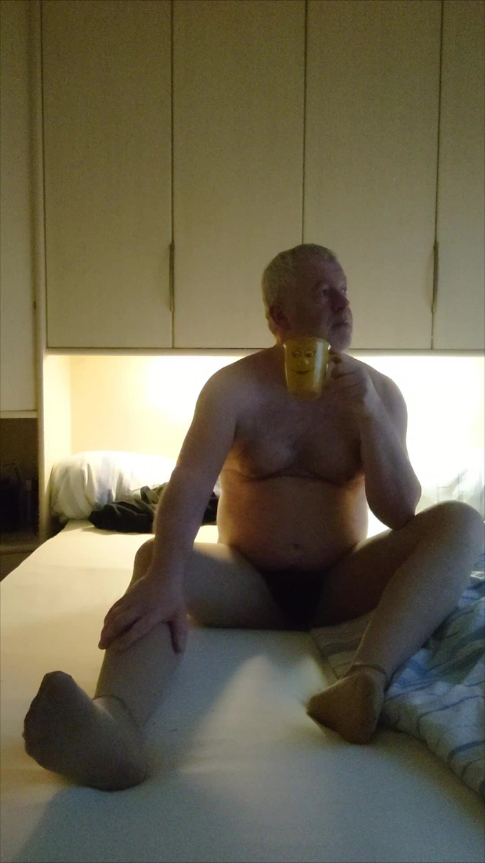 Carmen_Nylonjunge: Nylonjunge Wishes You a Frosty Morning