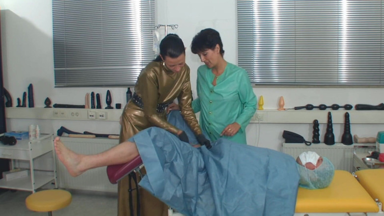 Rubber & Clinic Studio - 1ATOYS: 2 rubbersluts - CBT