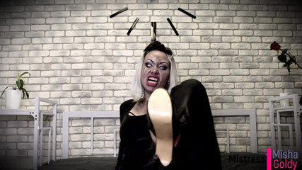 Goddess Misha Goldy: Maximale Qual in den eigenen kinks!