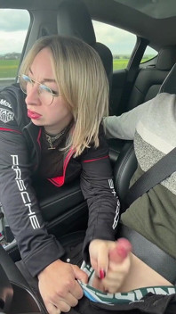 Ik ben slecht als ik mijn vriend rijd, vrachtwagens inhalen haha