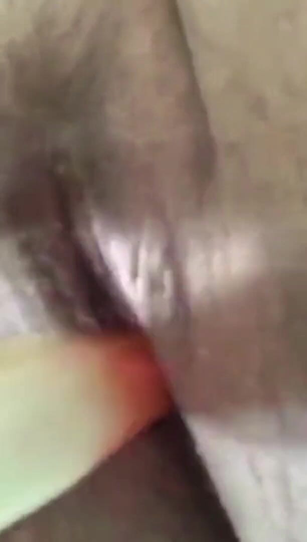 Real homemade BBW BBC porn: Bella donnona mi scopo la figa bagnata con un vibratore...