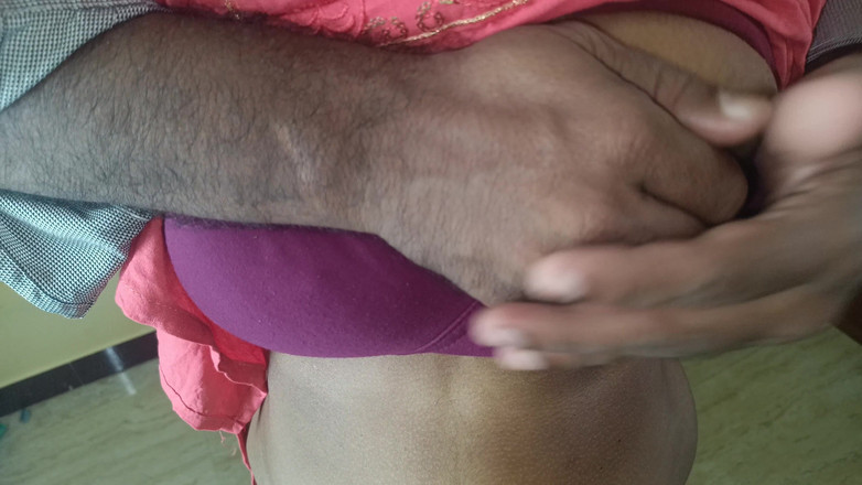 Laxi ammu: 大学初级女孩