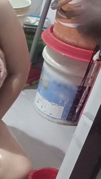 화장실에서 후배위 스타일로 따먹히는 Meri Nokrani