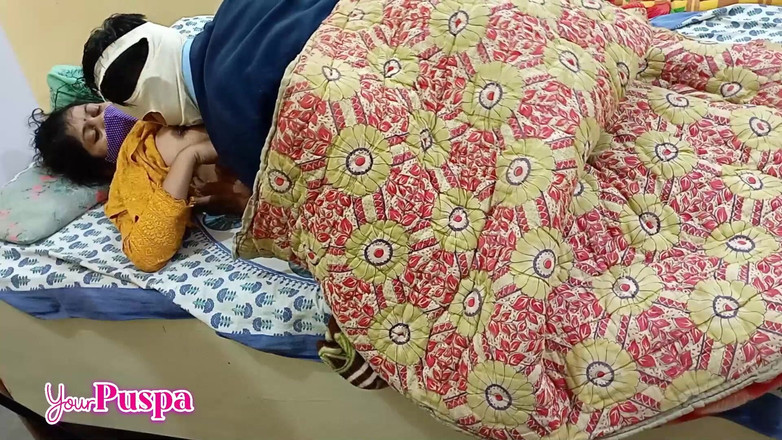 Your Puspa: 내 배다른 아들 근처에 누워 밤새 나를 꽉 따먹어