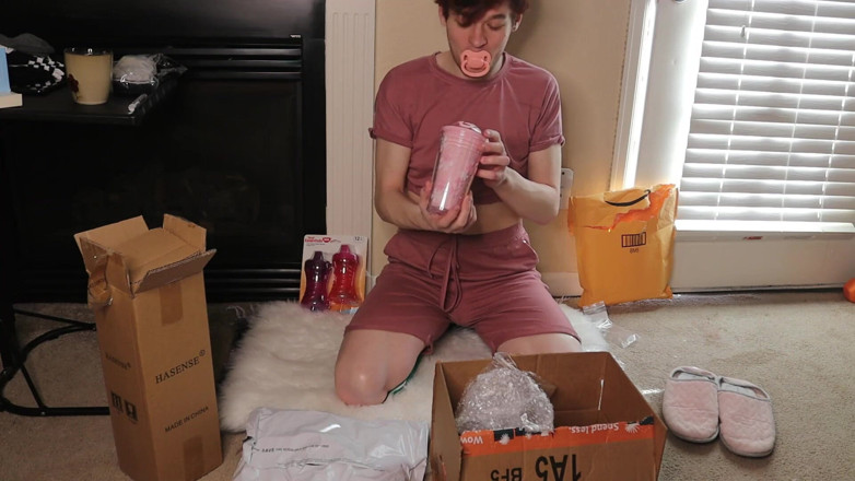 Little Fenne: Littles ASMR opening birthday presents with Little Fenne