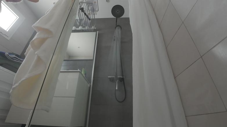 ScottishSweetie: Tight Hairy Pussy Pissing in the Shower