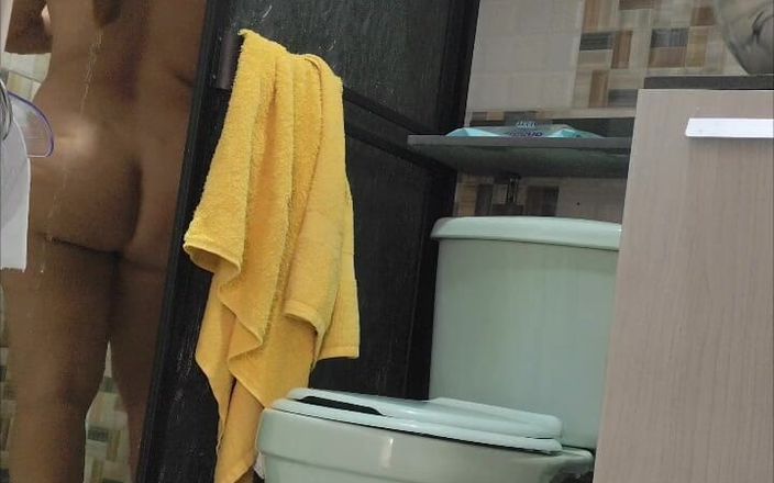 1lindapareja: मेरी मिस्र की सौतेली मम्मी को देखते हुए जब वह नहाती है, असली सेक्स