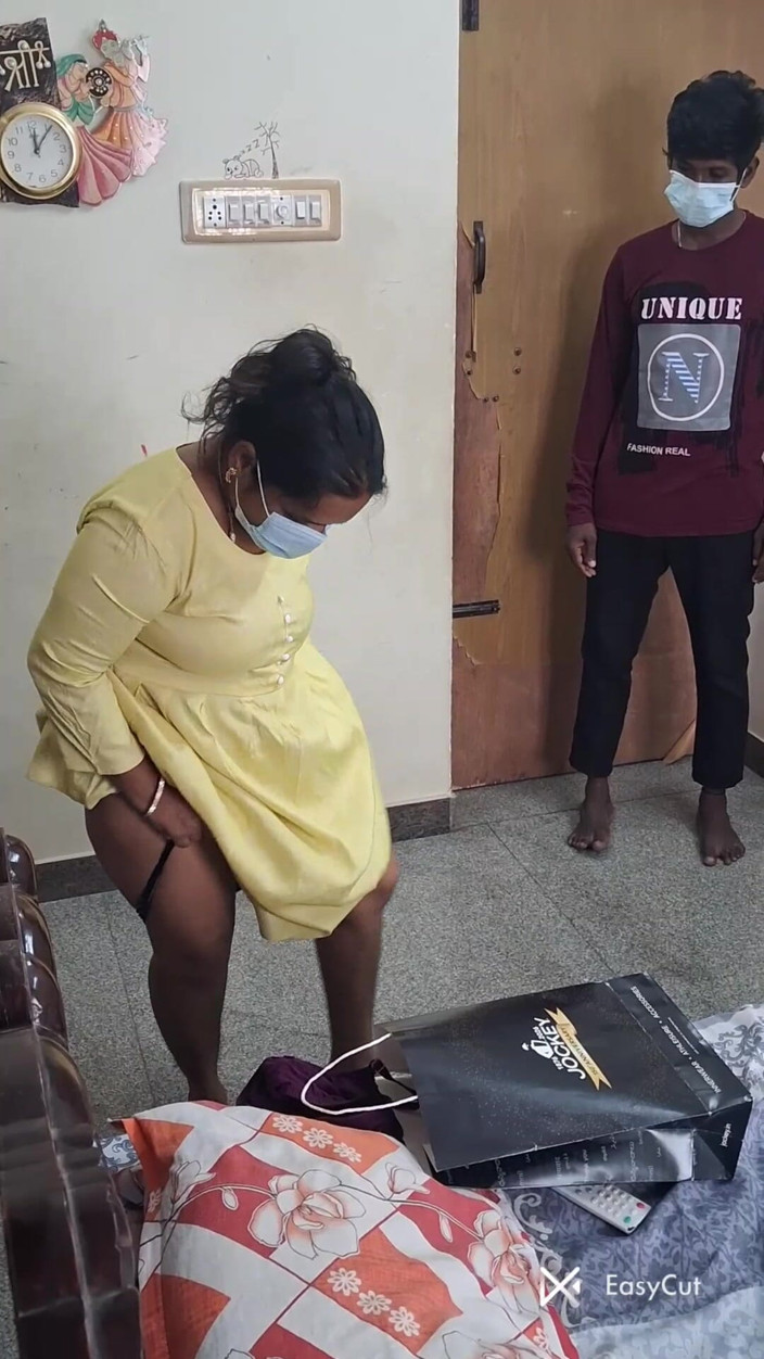 Pickup maami: Pelanggan menggoda pria pengantar barang