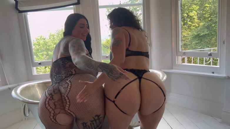 Thiccvision: Cewek semok inggris vs cewek semok latina dengan pantat bahenol