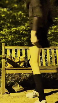 Femboy se fute în public