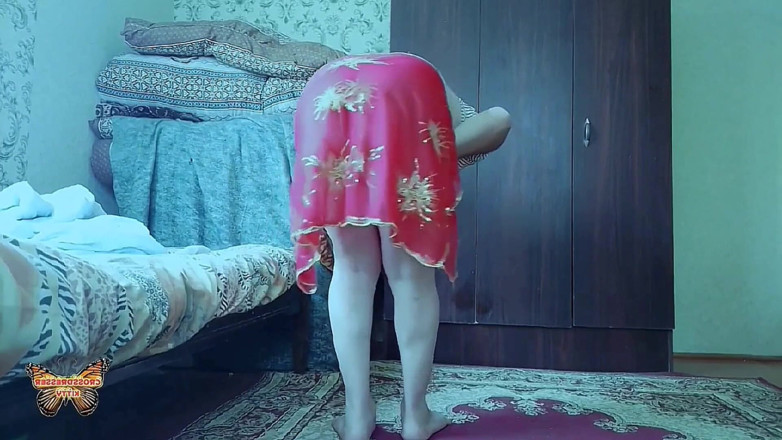 Kitty_Cross: Superba transsexuală care se zvârcește încet în rochie albastră strălucitoare