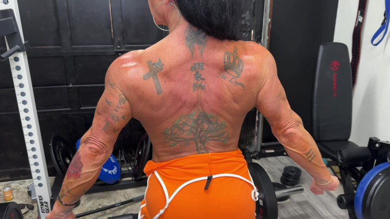 Kandylegsxxx: Muscle MILFs Cum Command JOI