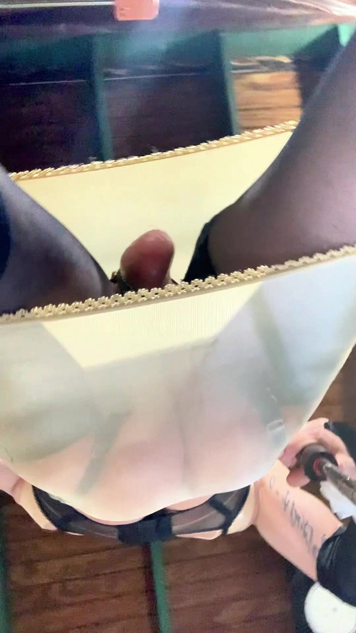 Benito414: Sexy lingerie de espartilho dourado transgênero fora