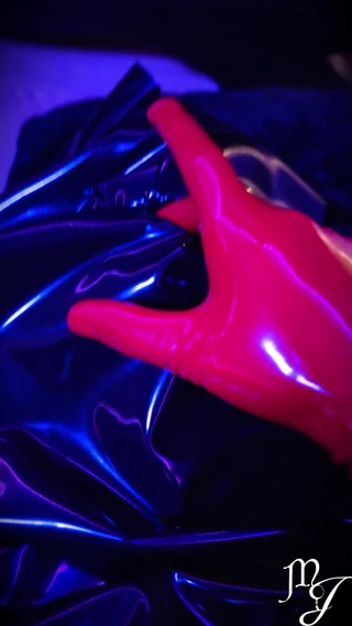 DeesseJulia: Latex Outfit! Mistress Julia