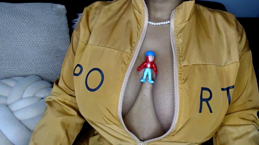 Tiny Trap in Warm Giant Breasts Crushed to Pieces (Maeling)