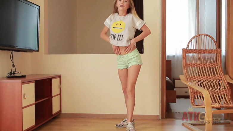 ATKIngdom Fans: Flexibale et bombasse sexy, Marlen se masturbe