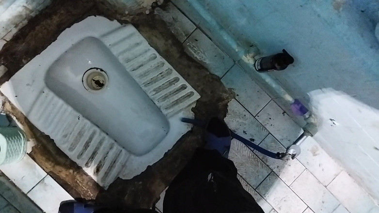 Zaid: Güzel ve büyük bir penisle banyoda mastürbasyon