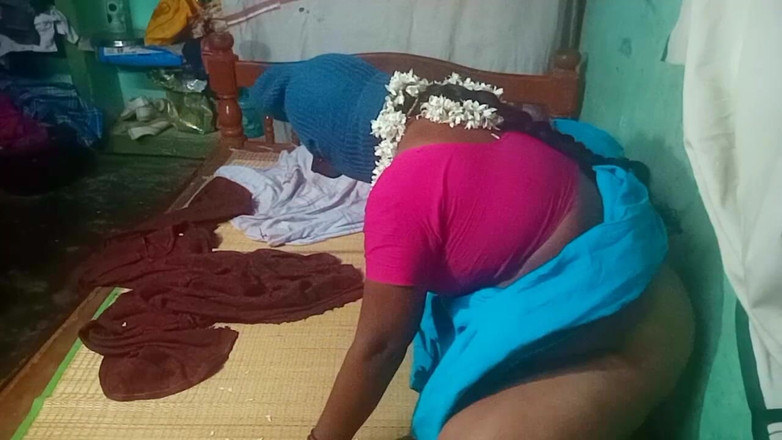 Priyanka314: Makcik tamil India yang cantik berkongkek tegar