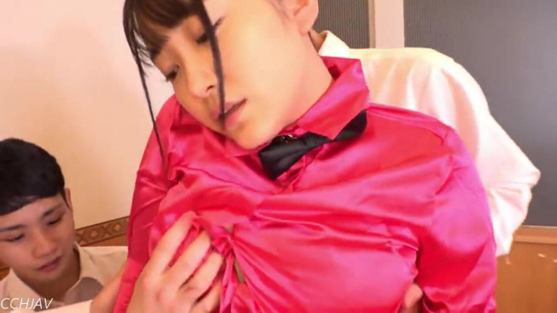 Chubby Curvy Hentai JAV: Thư ký cơ thể quyến rũ &amp; hướng dẫn mặc quần áo