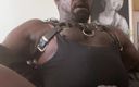 Black smoking muscle stepdad: Cuir musclé noir dimanche après-midi, pause fumée