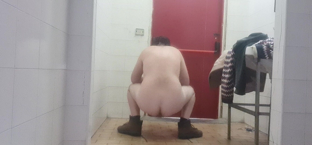 Nude in Pubblic Bathroom (Mirko) Nude in Pubblic Bathroom (Mirko)