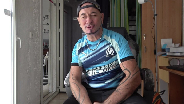 Gaybareback: Молодой латиноамериканец трахается двумя парнями на пляже