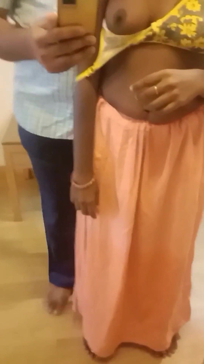 RenuRaj: Ho offerto il mio grosso culo nero al capo senior...