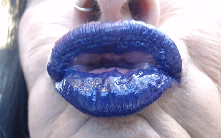 TLC 1992: Blauw paars lippenstok close-up eend