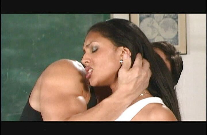 Cryptostudios: Sinh viên đại học tóc nâu bị giáo viên cu to...