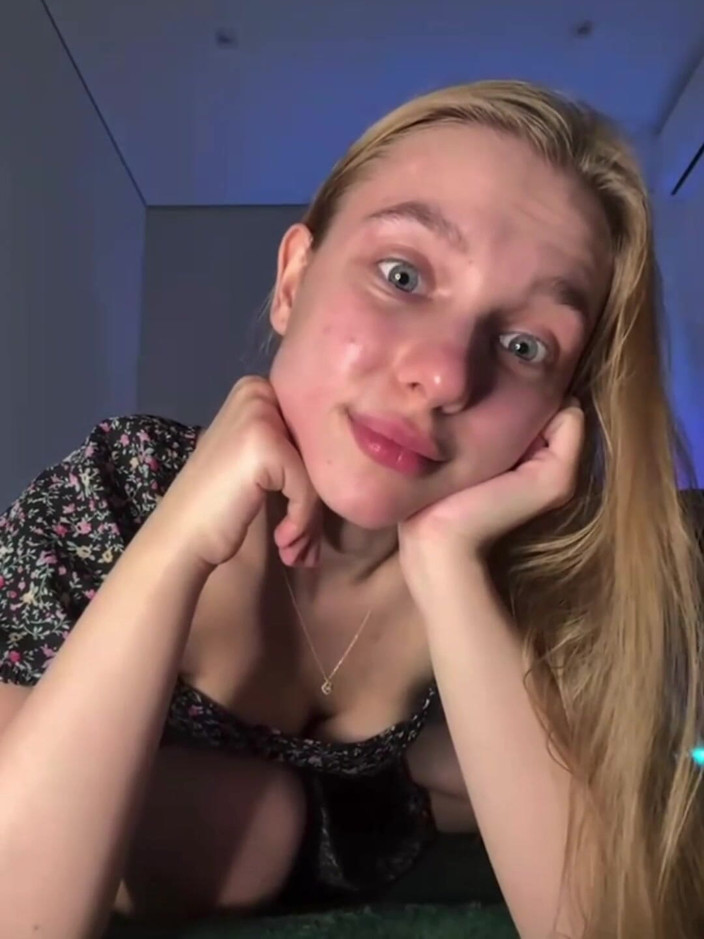 JuiceLussie: Blond amatorskie cycki jebanie przed kamerą internetową