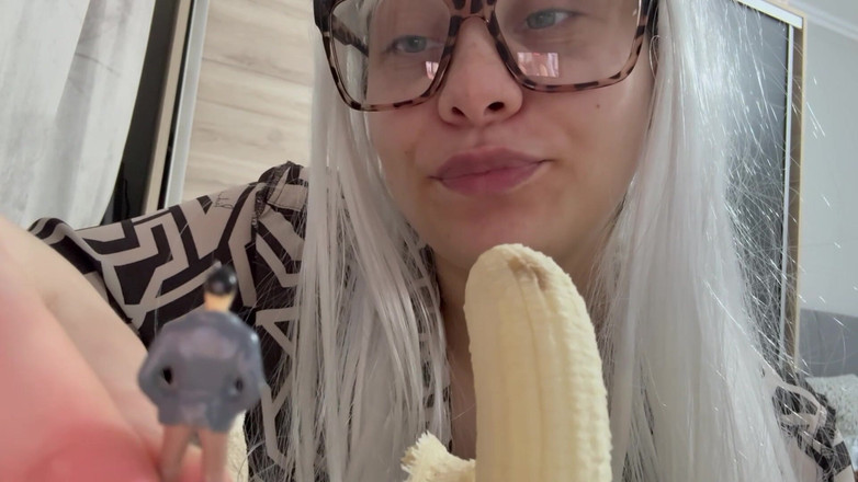 AmayaMori: Reuzin stiefzus beft kleine stiefbroer stopt