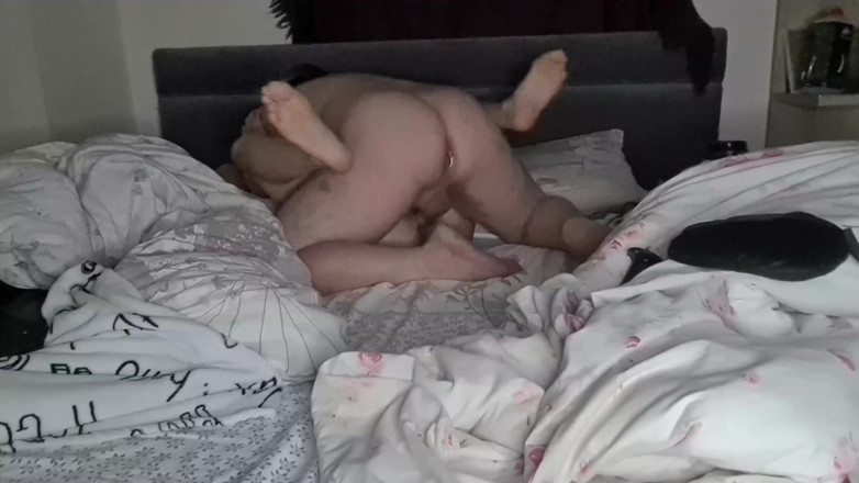 Anal Fetish Couple: Cette salope sexy veut avoir deux bites dans la chatte...