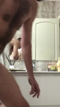 Papi me folla bien en el baño
