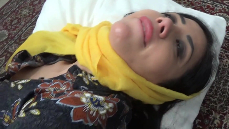 Amateur Homemade Porn: Evde yalnızken azgın üvey anneyi sikiyor