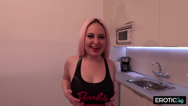 German bitch hunter: German Teen Loves Cum on Pizza After Assfuck!
