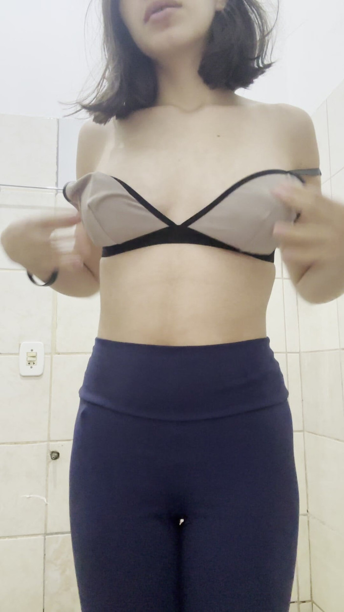 Alice Lima: White Girl with a Big Pussy Taking a Bath