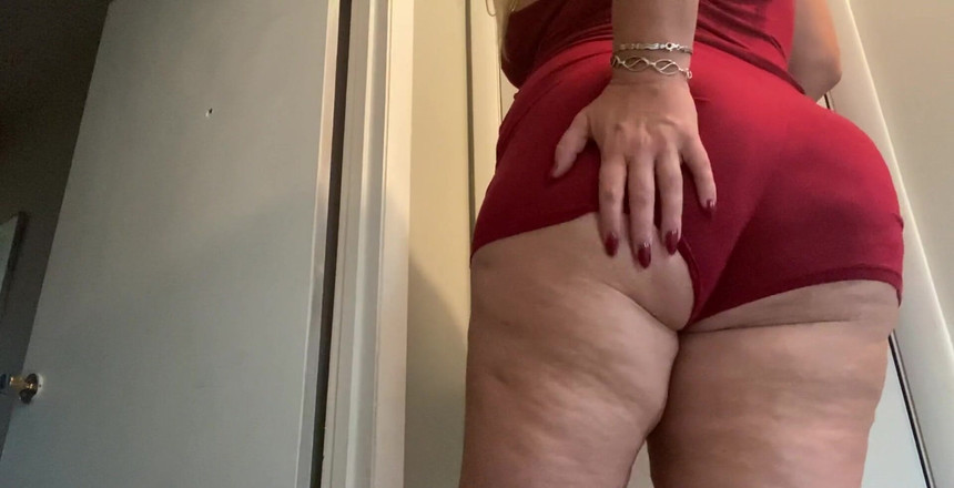 Lily Bay: Domingo de gran trasero!