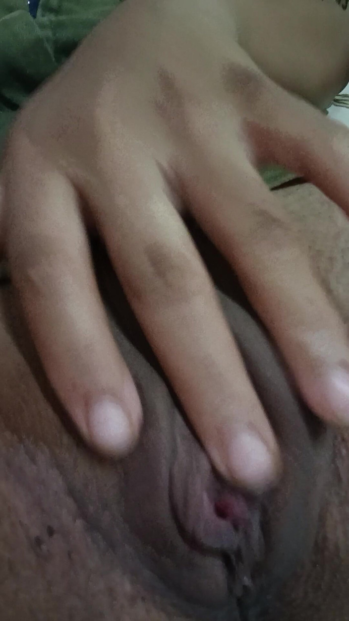 Jacke24: बिस्तर में हस्तमैथुन करते हुए पकड़ी गई लड़की